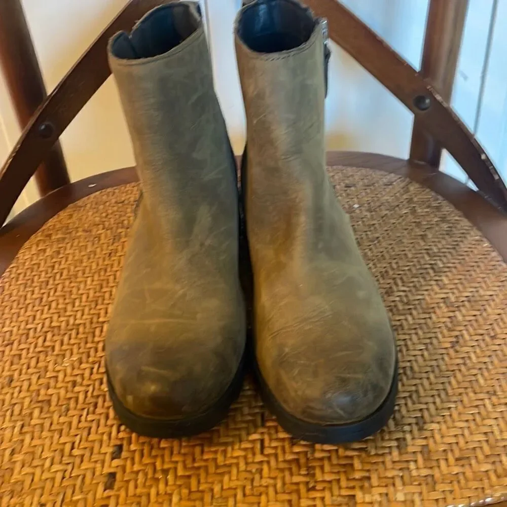 Sorel brown leather Chelsea boots size 6